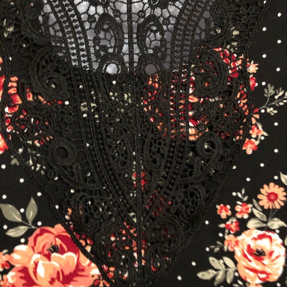 Ladies size medium top - Picture 10 of 13